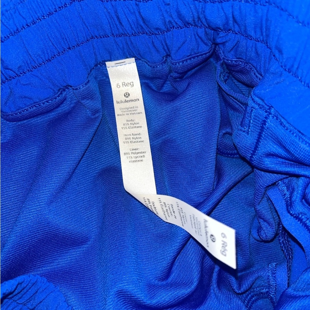 Lululemon Hotty Hot 2.5” Shorts - Picture 6 of 10